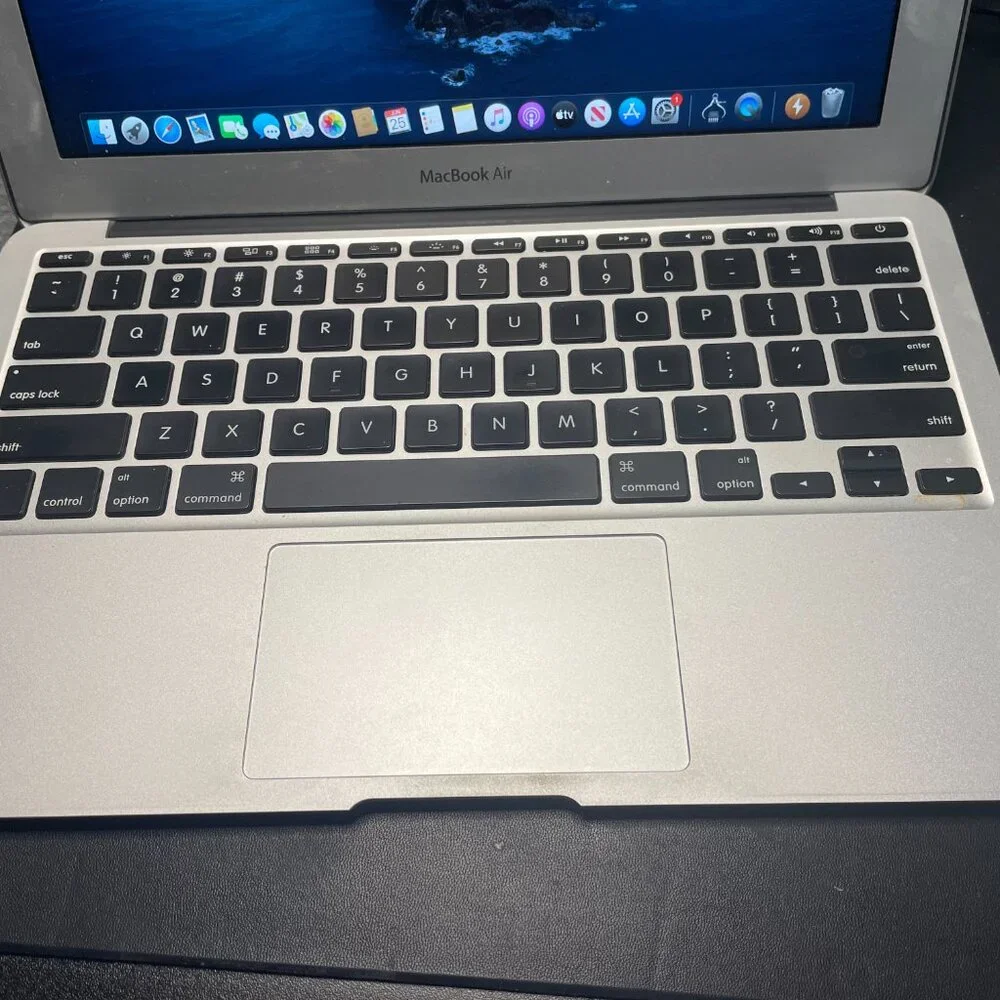 Apple MacBook Air MD223LL/A 2012 i5 1.70GHz 4GB RAM 64GB SSD 11 inch - Catalina